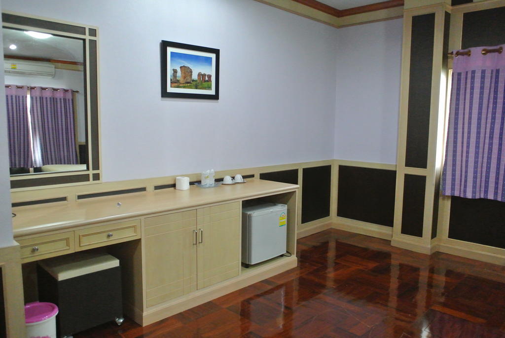 Dee Prom Hotel Chaiyaphum Pokoj fotografie